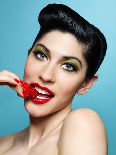 Louise De Ville, femme fatale #eroticart #burlesqueshow #ShowInédit #spectacle #TvLocale-fr 