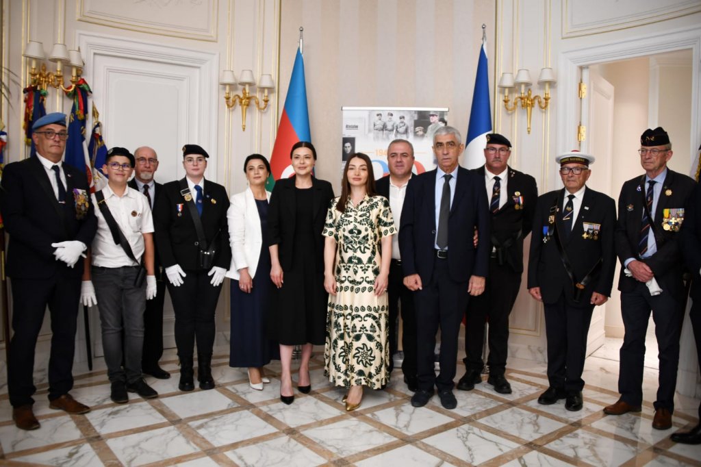 Hommage aux résistants Azerbaïdjanais de la Seconde Guerre mondiale au cœur de Paris.