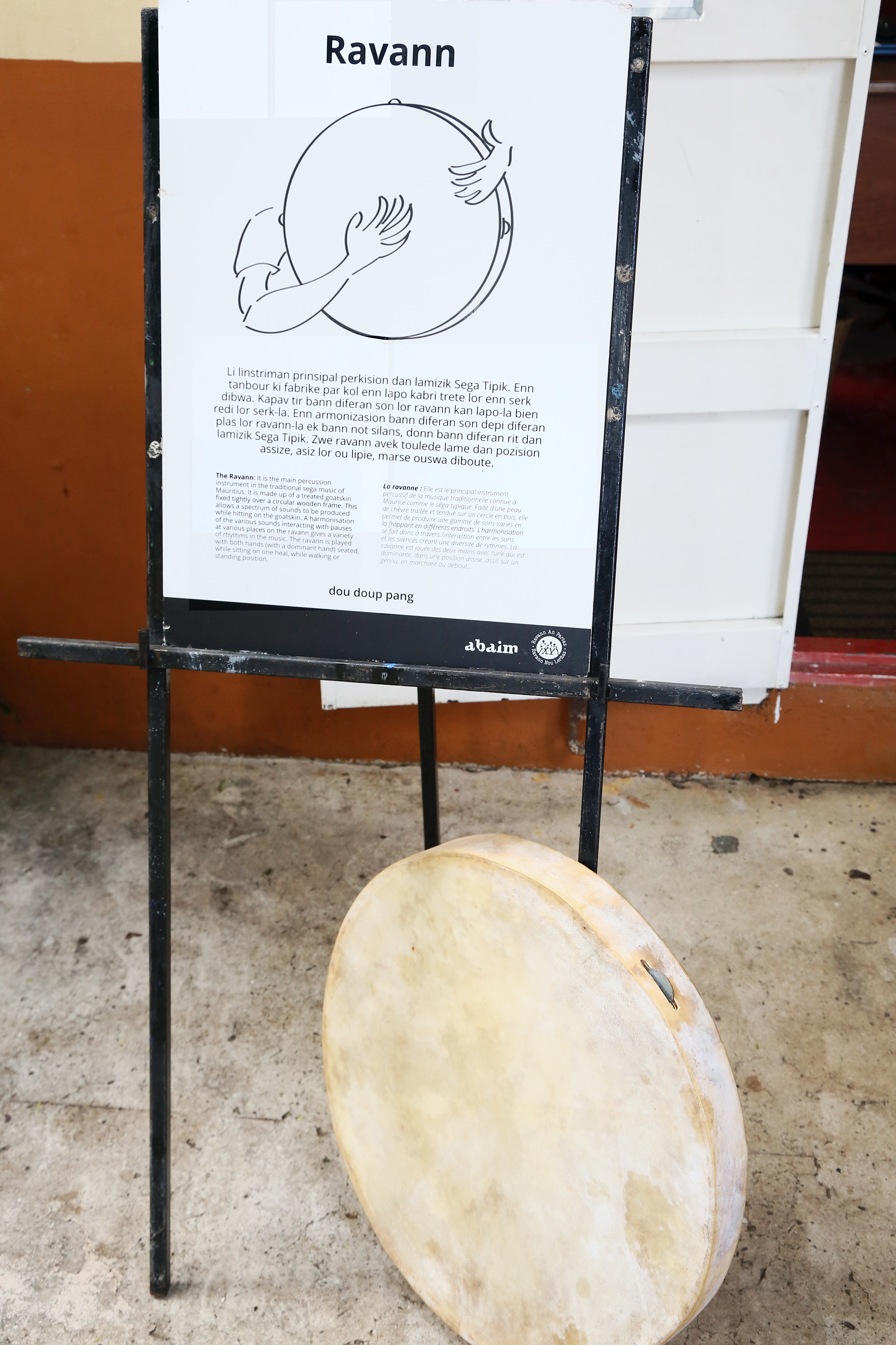 TOURNAGE BELLES D'AME A L’ILE MAURICE - En partenariat avec la MTPA - Visite Guidée à l'Initiation au Ravannes – Présentation des Instruments