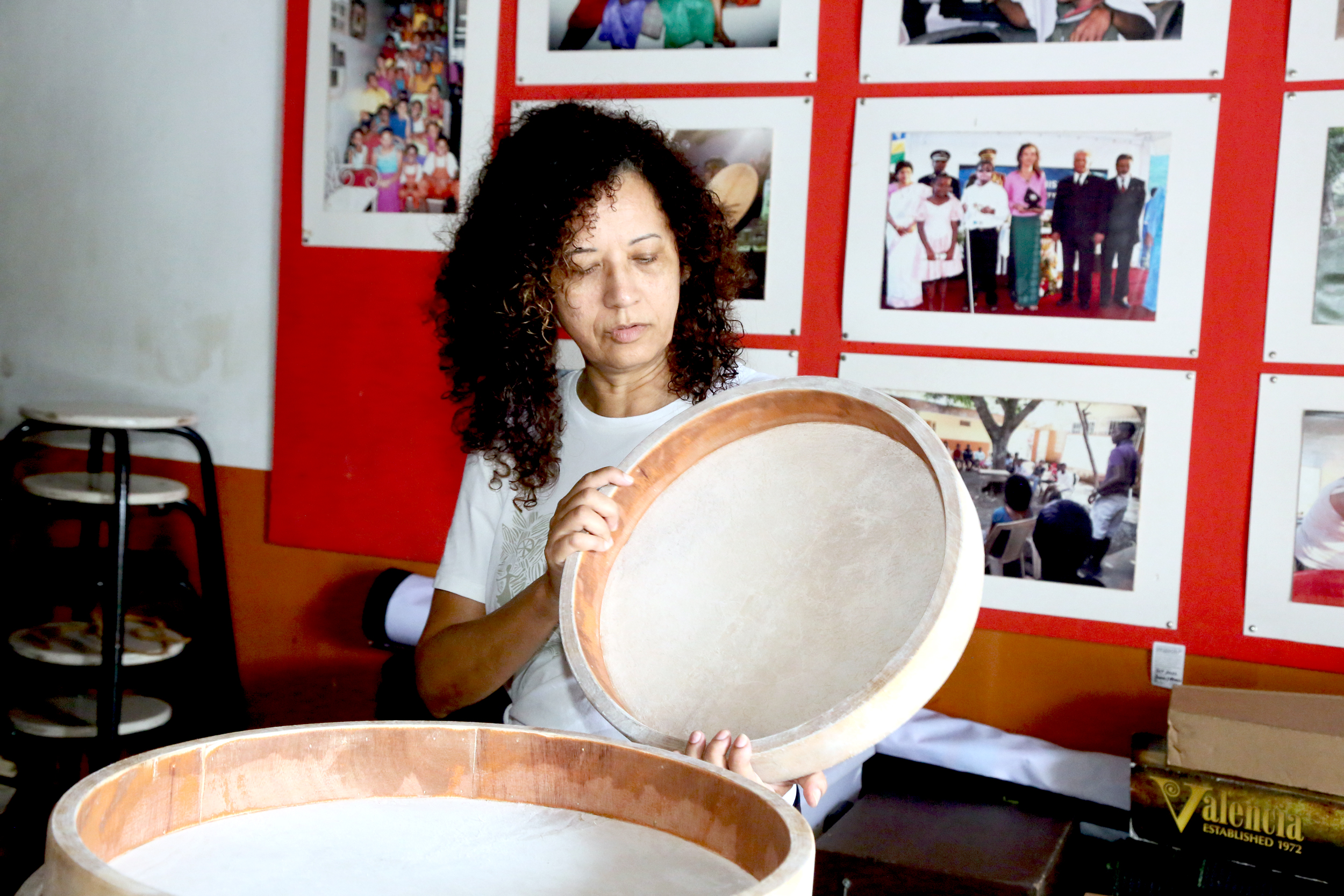 TOURNAGE BELLES D'AME A L’ILE MAURICE - En partenariat avec la MTPA - Visite Guidée à l'Initiation au Ravannes – Présentation des Instruments