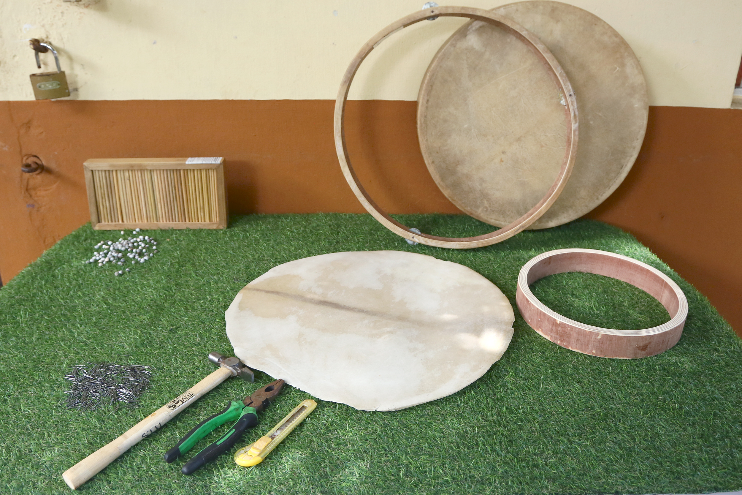 TOURNAGE BELLES D'AME A L’ILE MAURICE - En partenariat avec la MTPA - Visite Guidée à l'Initiation au Ravannes – Présentation des Instruments