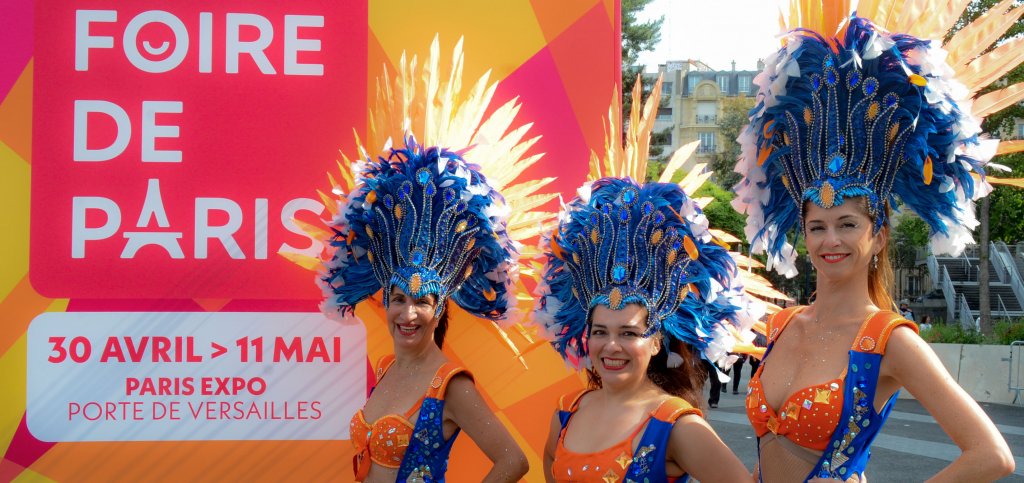 Foire de Paris 2026 : le Carnaval Tropical fait danser le public malgré la pluie pour le dernier défilé de la 122e édition