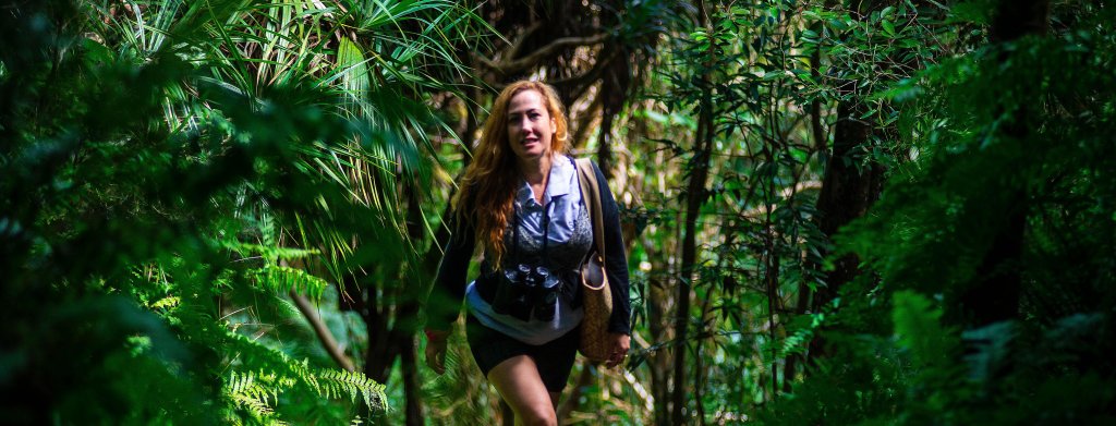 L'actrice, Myriam Charleins découvre les trésors verts de la Réserve naturelle de la Grande Montagne à Rodrigues