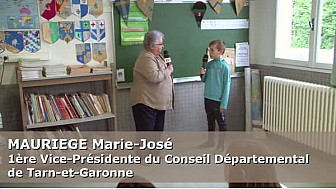 Mme MAURIEGE Marie-José, 1ère Vice-Présidente du Conseil départemental 82, au micro des Jeunes Reporters de l