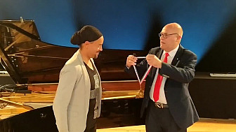 TV Locale Paris : Fabrice DI FALCO décoré de la Médaille d'Or des Arts et de la Culture Internationale.